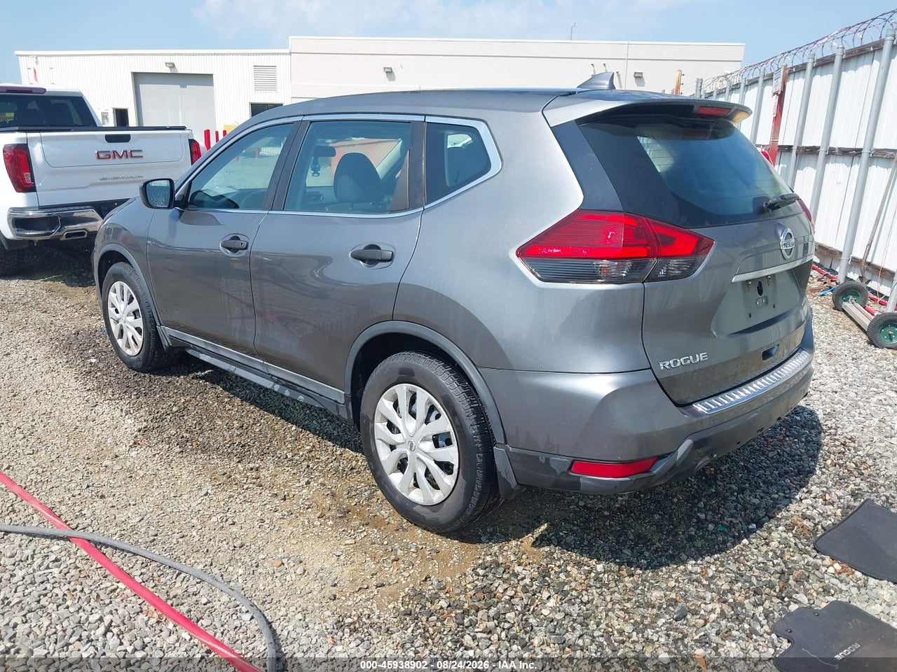 2017 NISSAN ROGUE S · 3/11