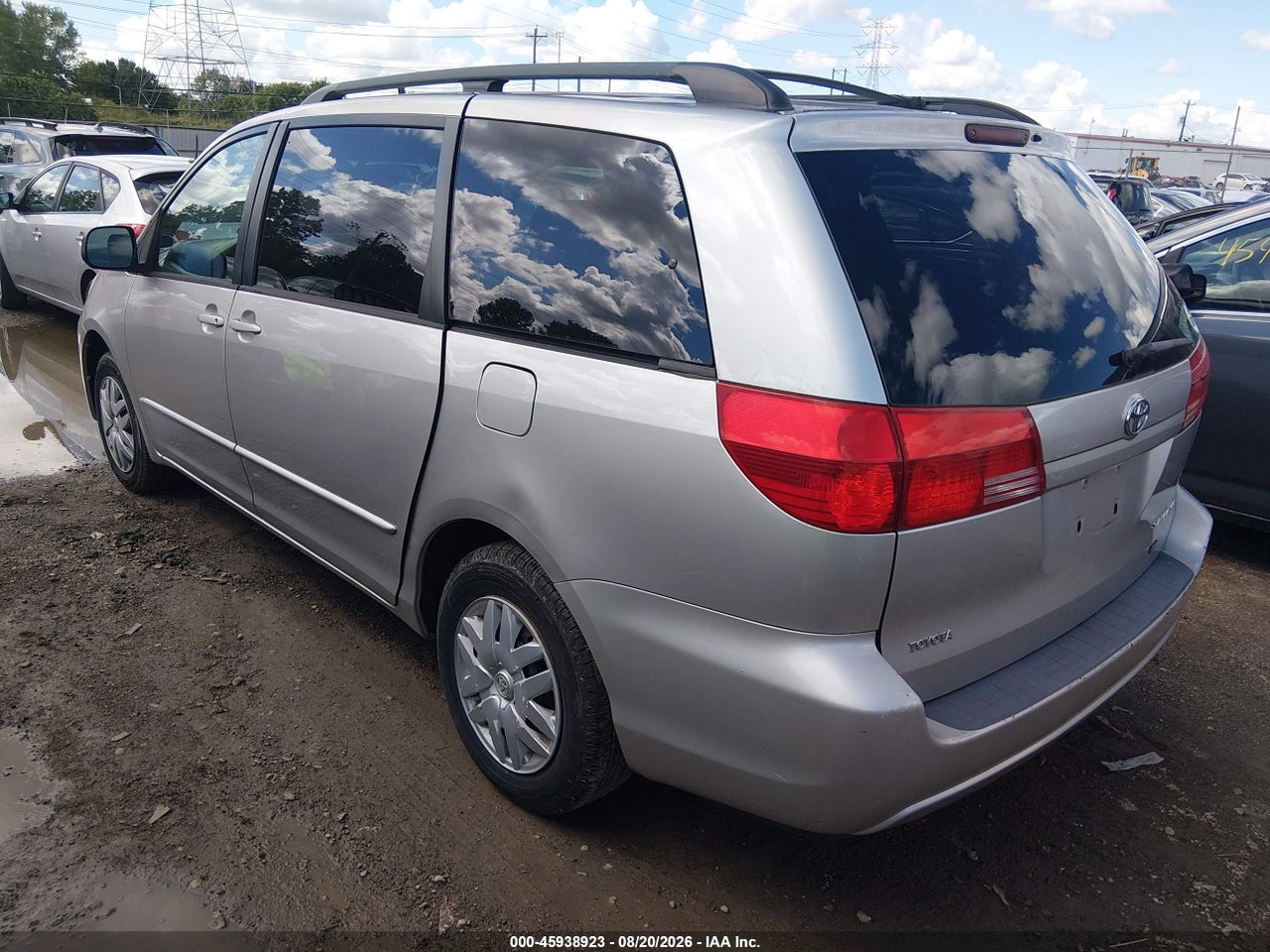 2004 TOYOTA SIENNA LE · 3/11