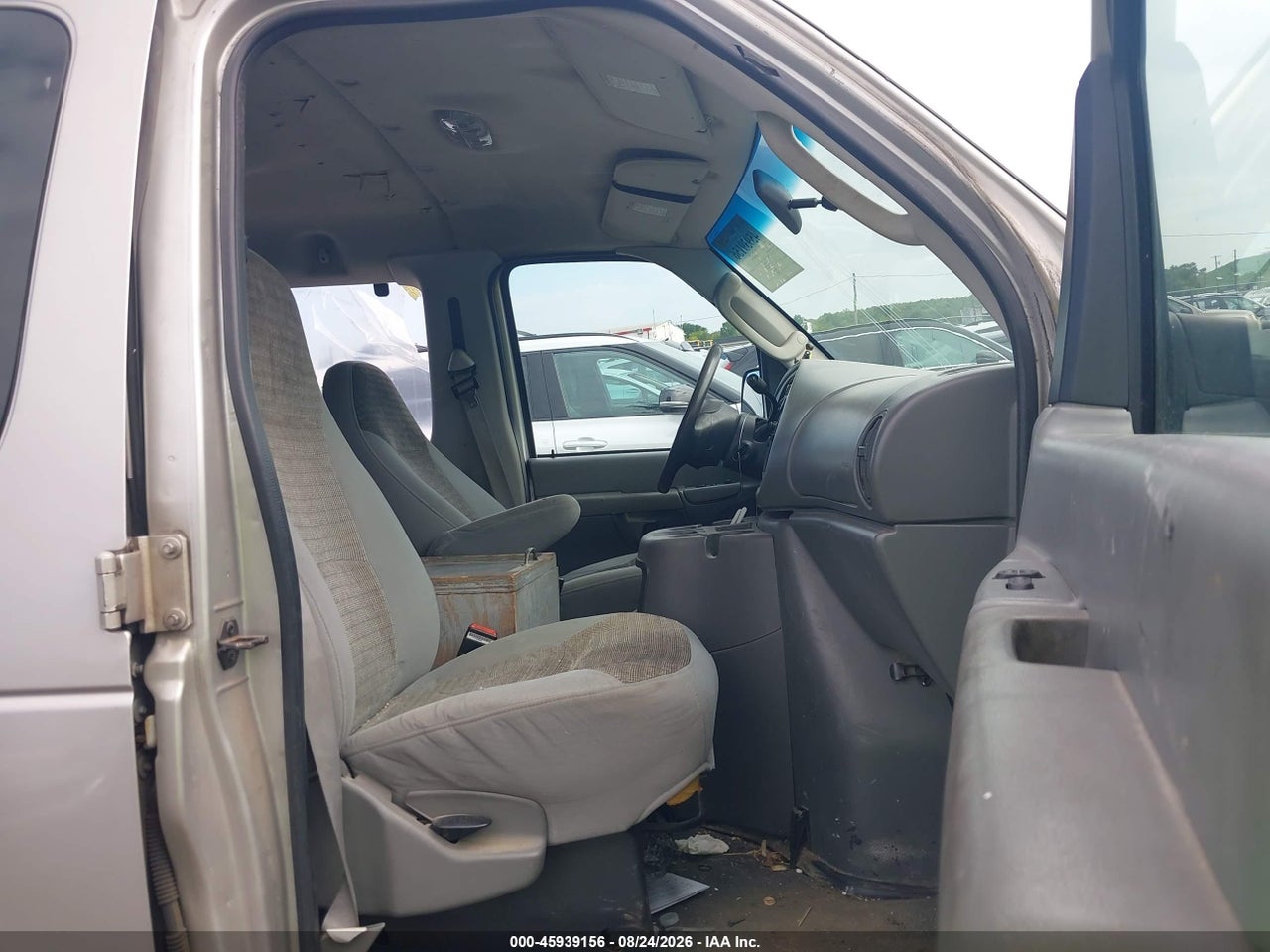 2003 FORD E-350 SUPER DUTY XL/XLT · 5/11