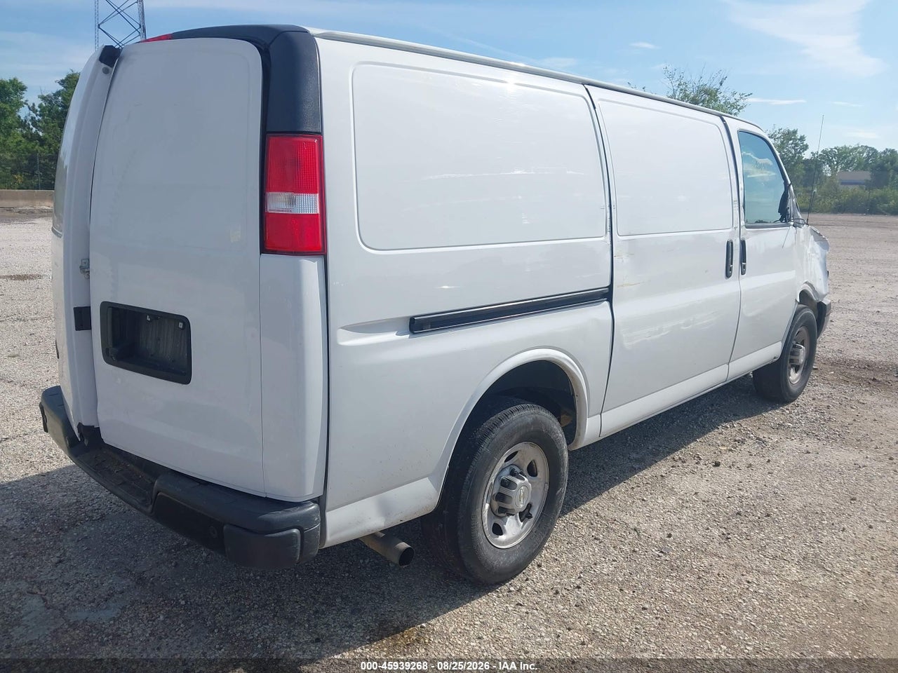 2021 CHEVROLET EXPRESS CARGO RWD 2500 REGULAR WHEELBASE WT · 4/11