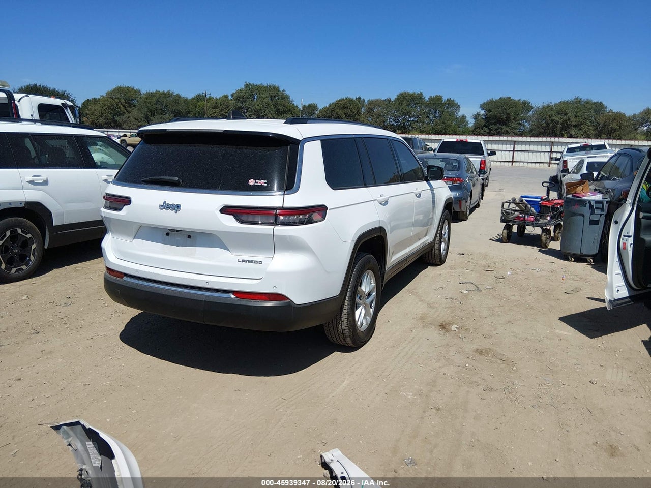 2023 JEEP GRAND CHEROKEE L LAREDO 4X2 · 4/11