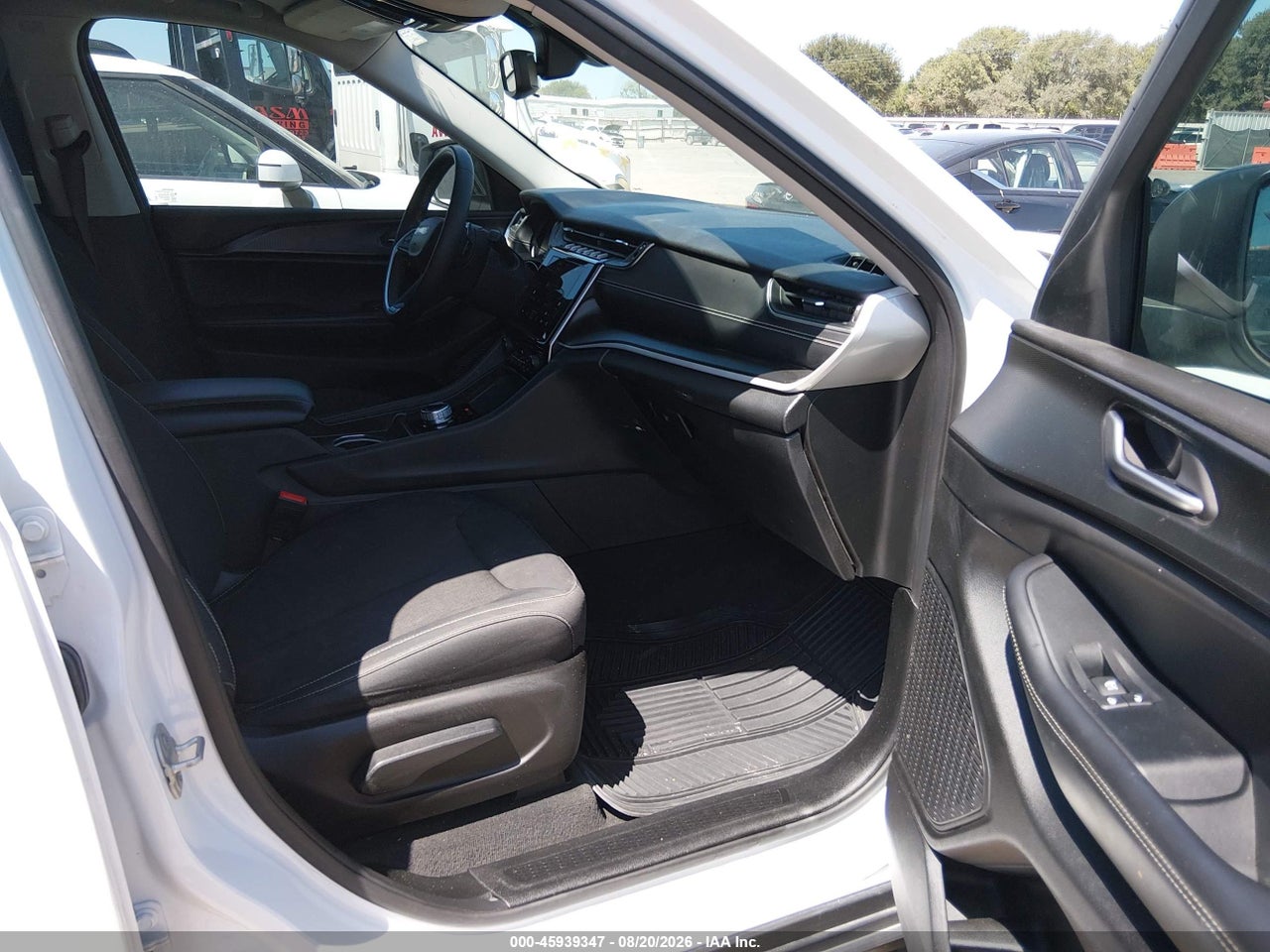 2023 JEEP GRAND CHEROKEE L LAREDO 4X2 · 5/11