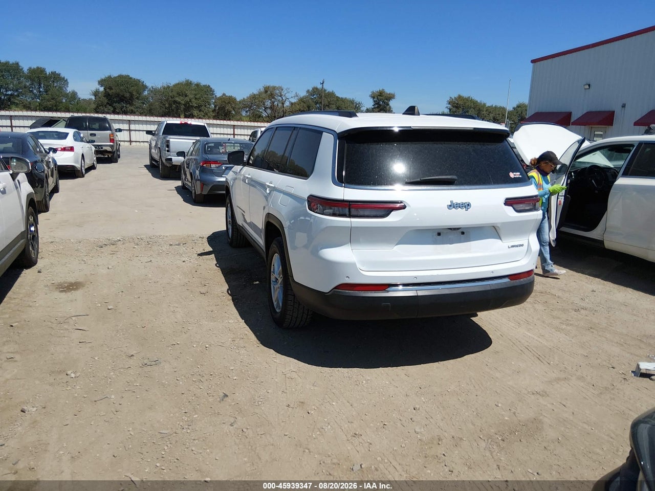 2023 JEEP GRAND CHEROKEE L LAREDO 4X2 · 3/11