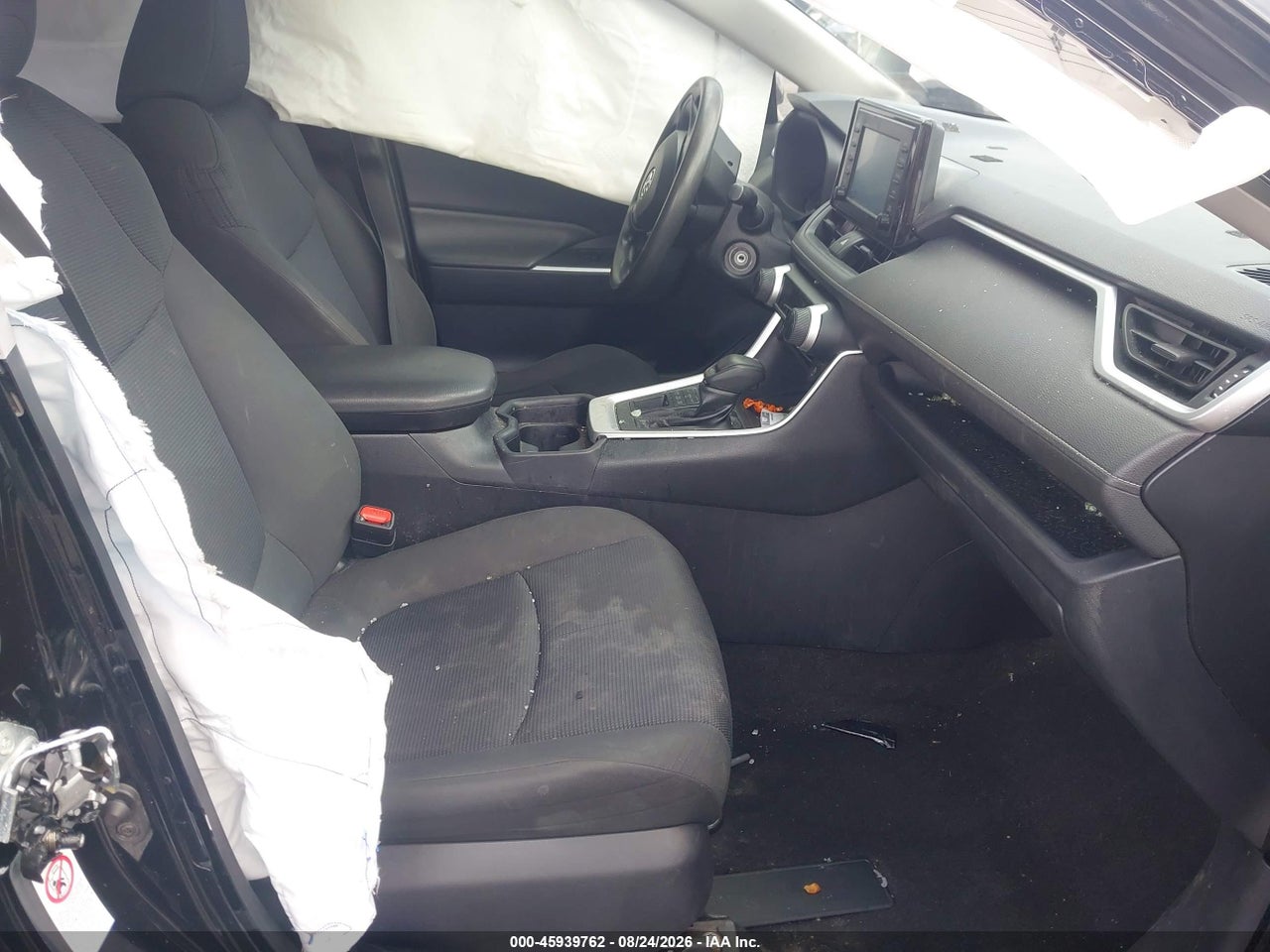 2019 TOYOTA RAV4 LE · 5/10