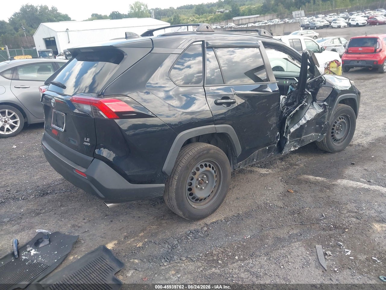 2019 TOYOTA RAV4 LE · 4/10