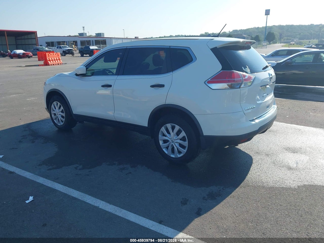 2016 NISSAN ROGUE S · 3/11