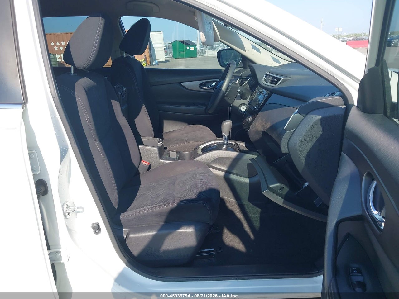 2016 NISSAN ROGUE S · 5/11