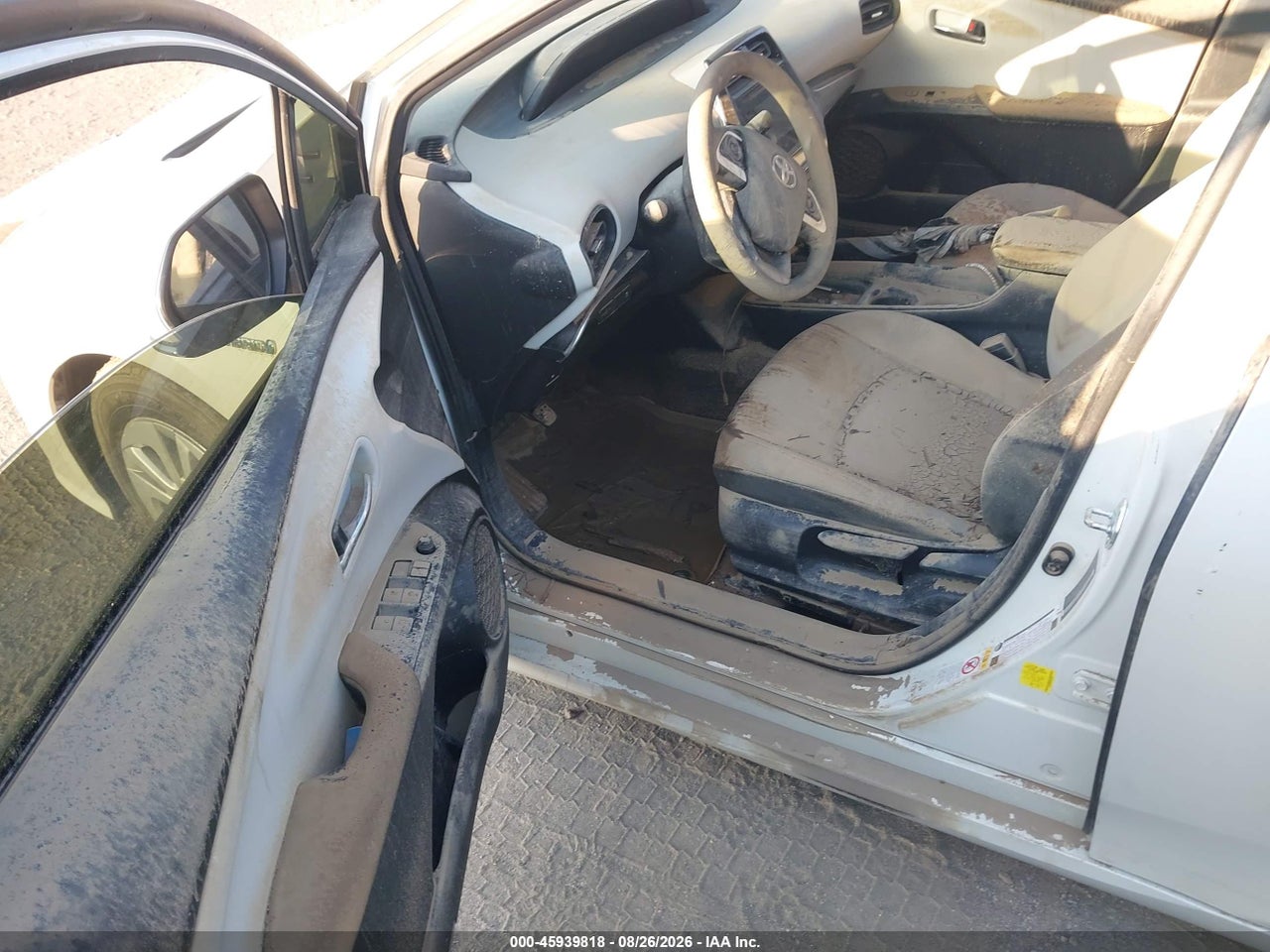 2016 TOYOTA PRIUS TWO · 6/10