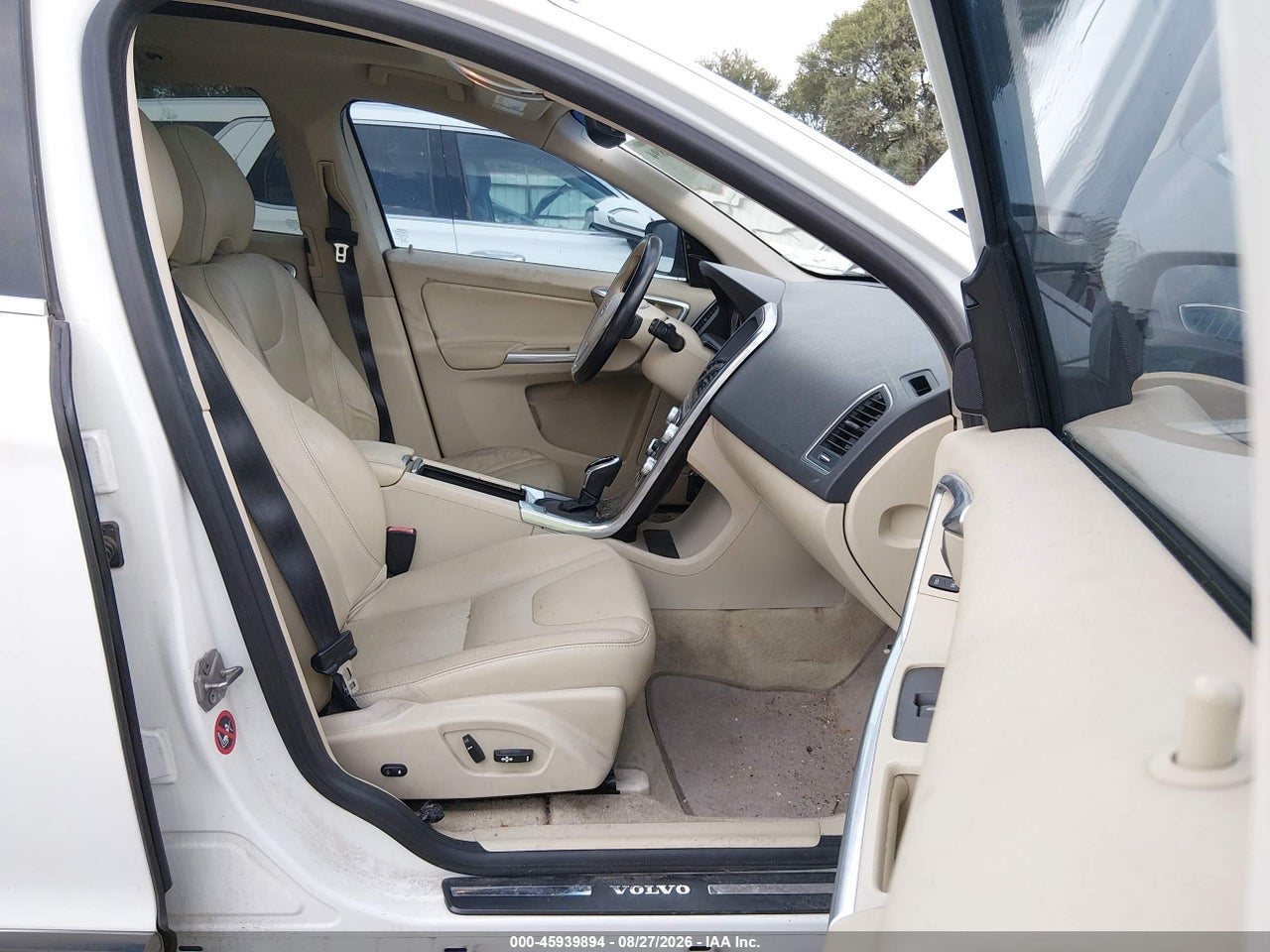 2015 VOLVO XC60 T5 PREMIER · 5/11