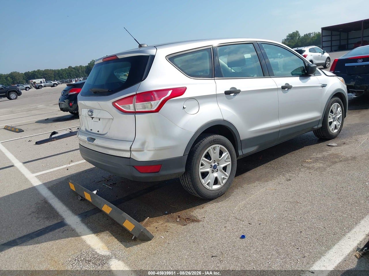 2015 FORD ESCAPE S · 4/11