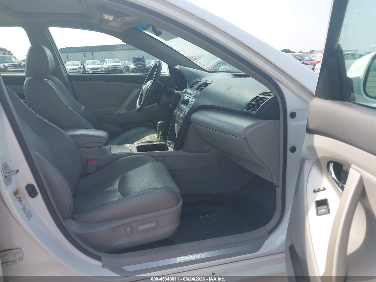 2011 TOYOTA CAMRY SE · 5/11