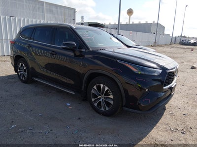 2022 TOYOTA HIGHLANDER XLE