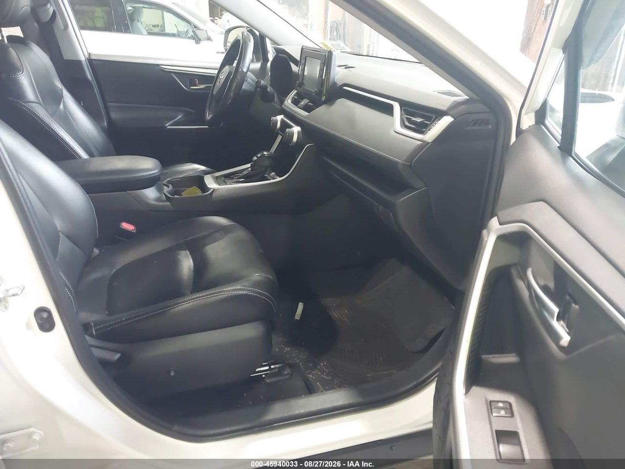 2020 TOYOTA RAV4 XLE · 5/11