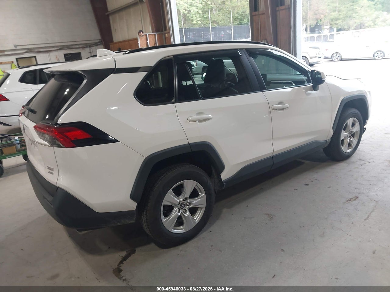 2020 TOYOTA RAV4 XLE · 4/11