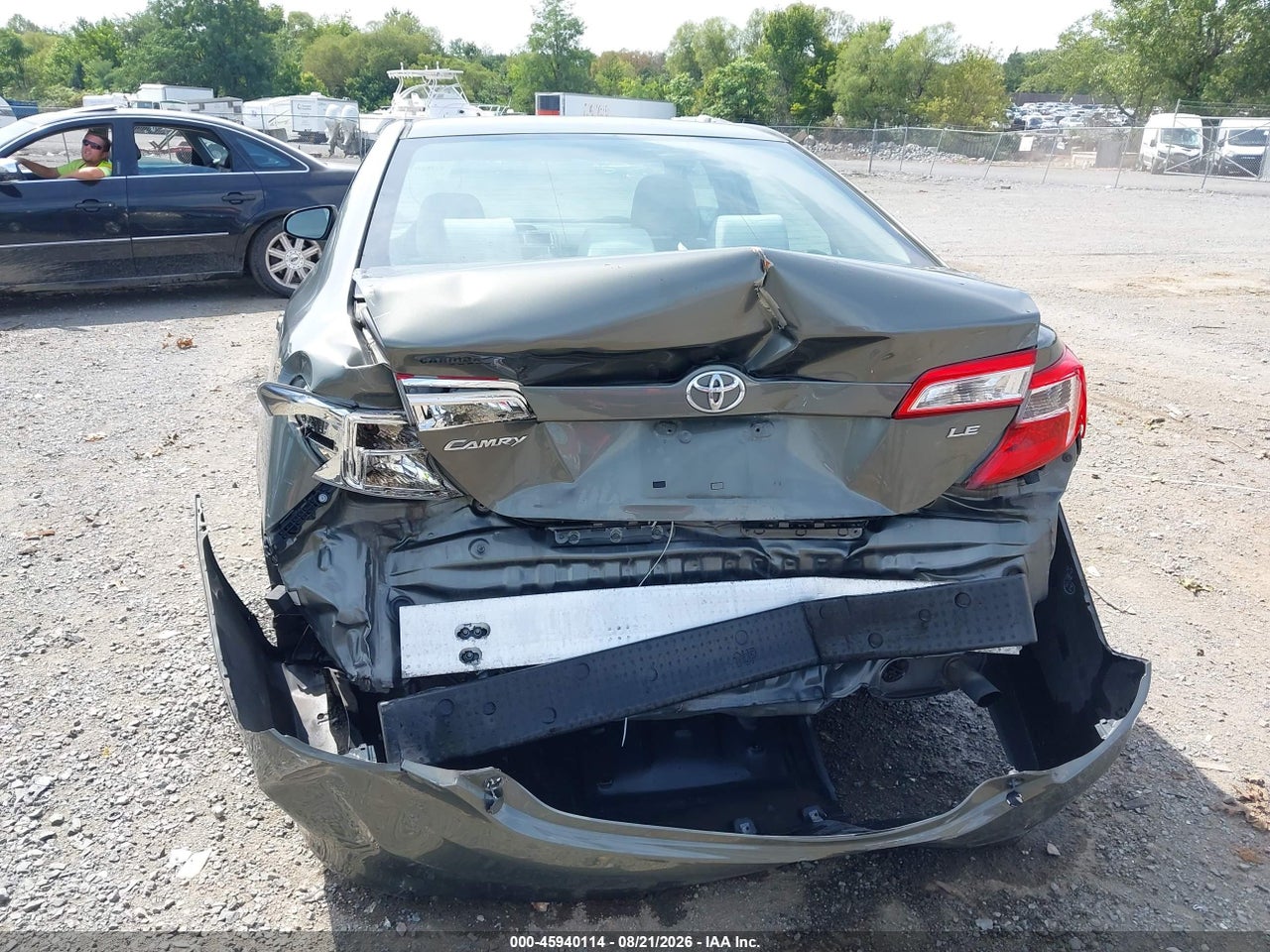 2013 TOYOTA CAMRY LE · 6/8