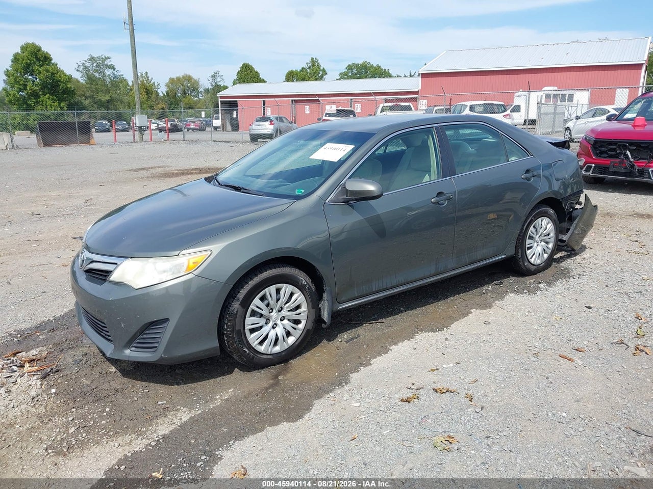 2013 TOYOTA CAMRY LE · 2/8
