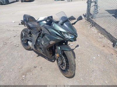 ML5EXEP16SD****** · 2025 KAWASAKI EX650 P