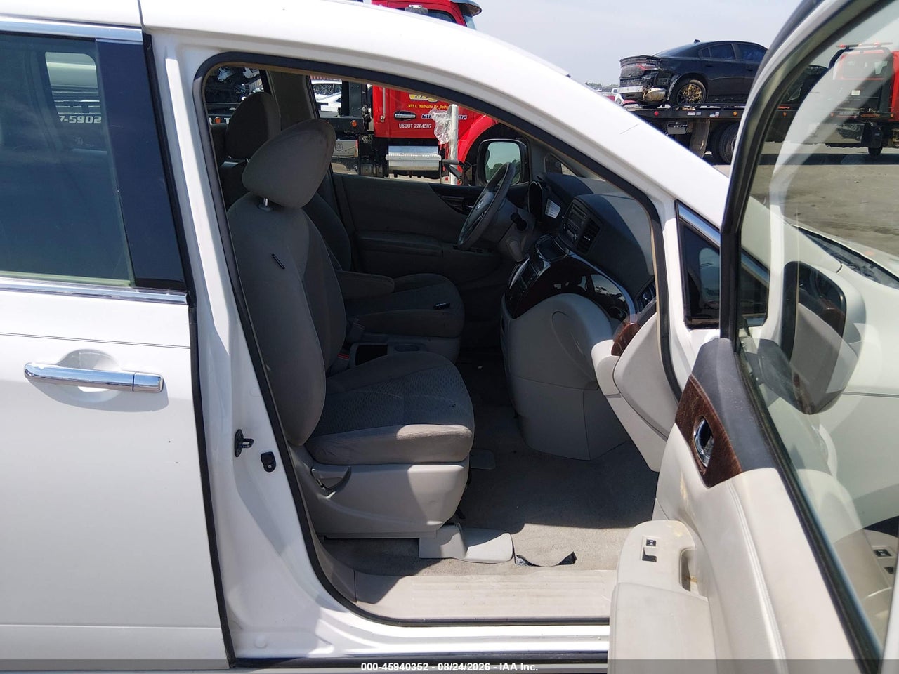 2014 NISSAN QUEST S · 5/11
