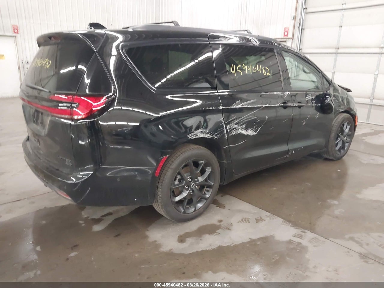 2025 CHRYSLER PACIFICA LIMITED AWD · 4/11
