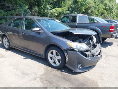 2014 TOYOTA CAMRY SE
