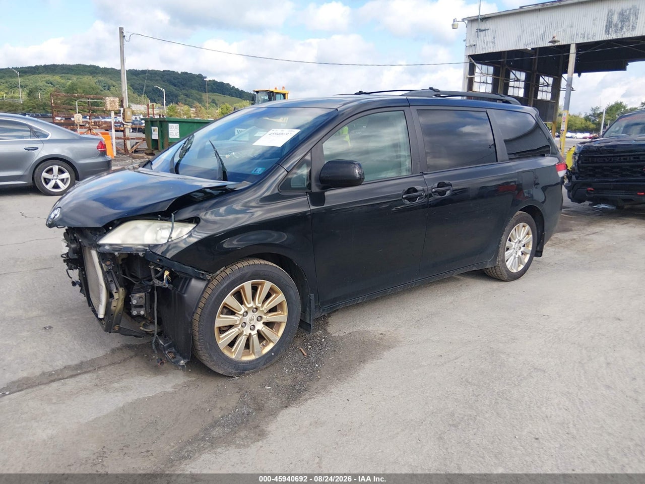 2011 TOYOTA SIENNA XLE · 2/11
