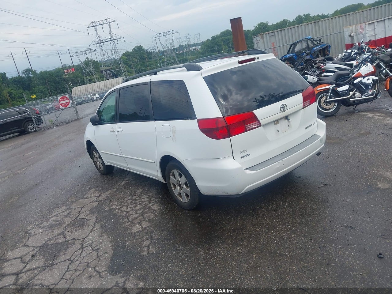 2005 TOYOTA SIENNA LE · 3/11