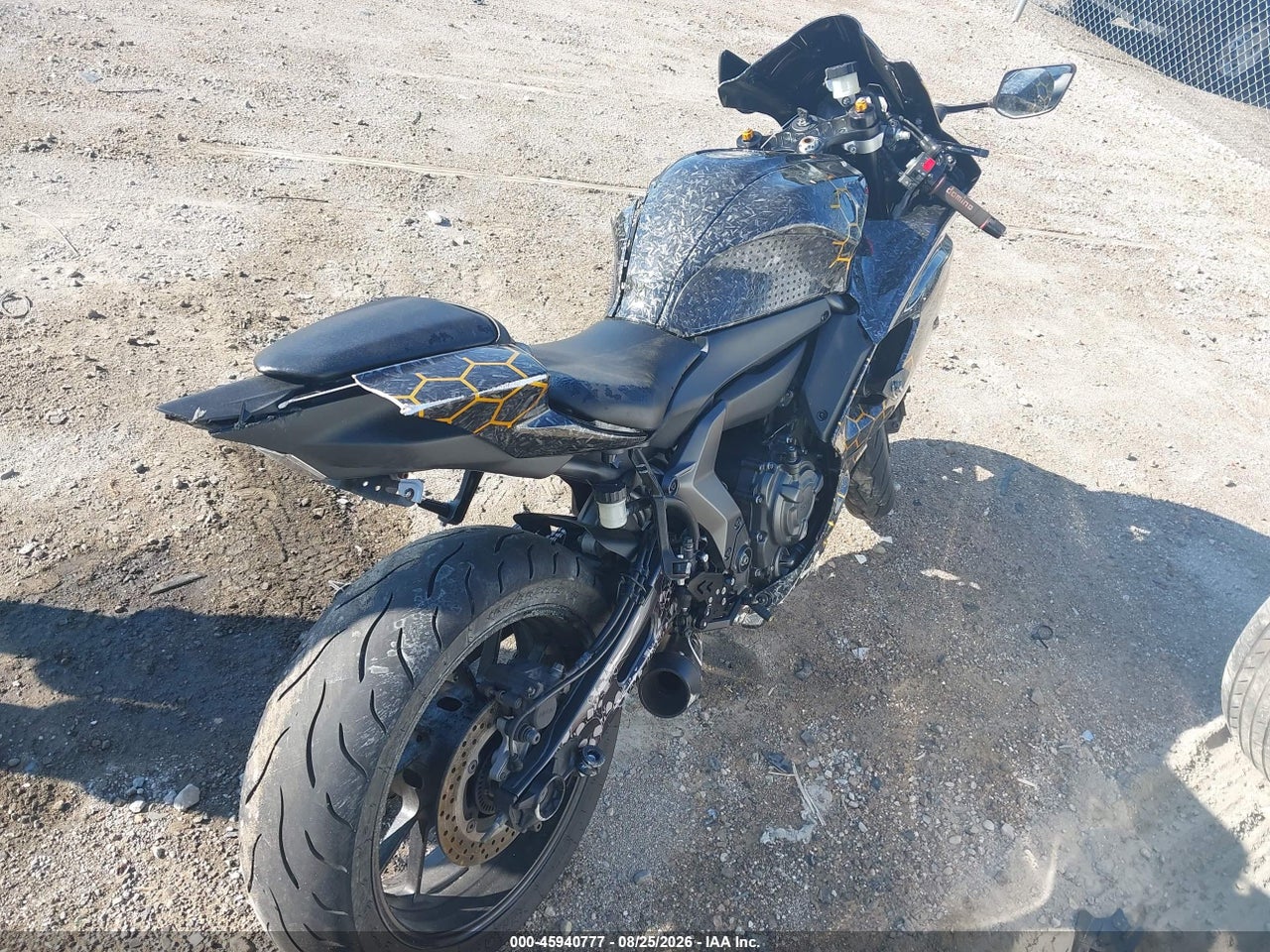 2022 YAMAHA YZFR7 · 4/11