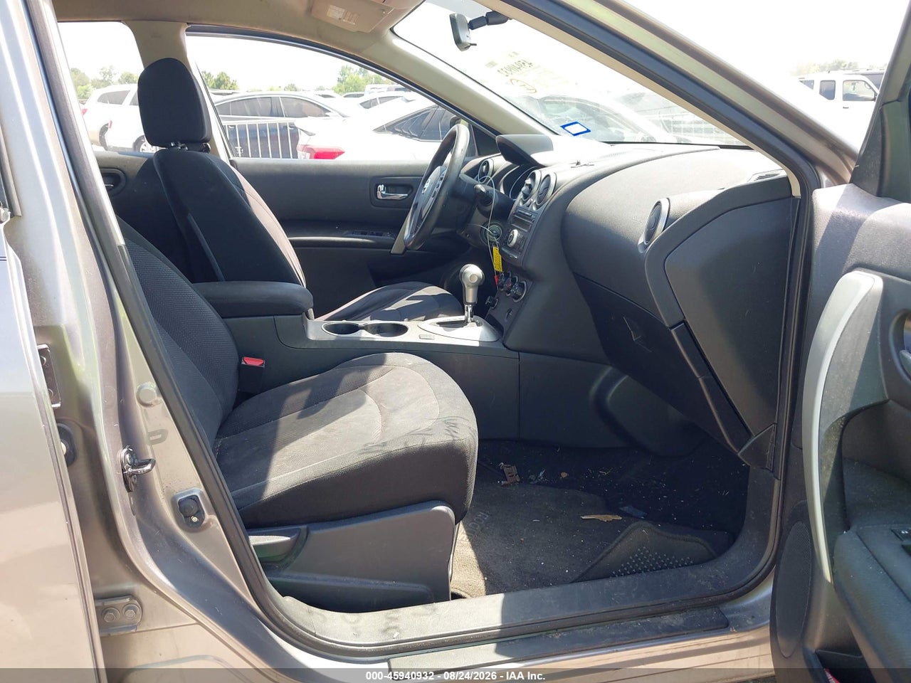 2012 NISSAN ROGUE S · 5/11