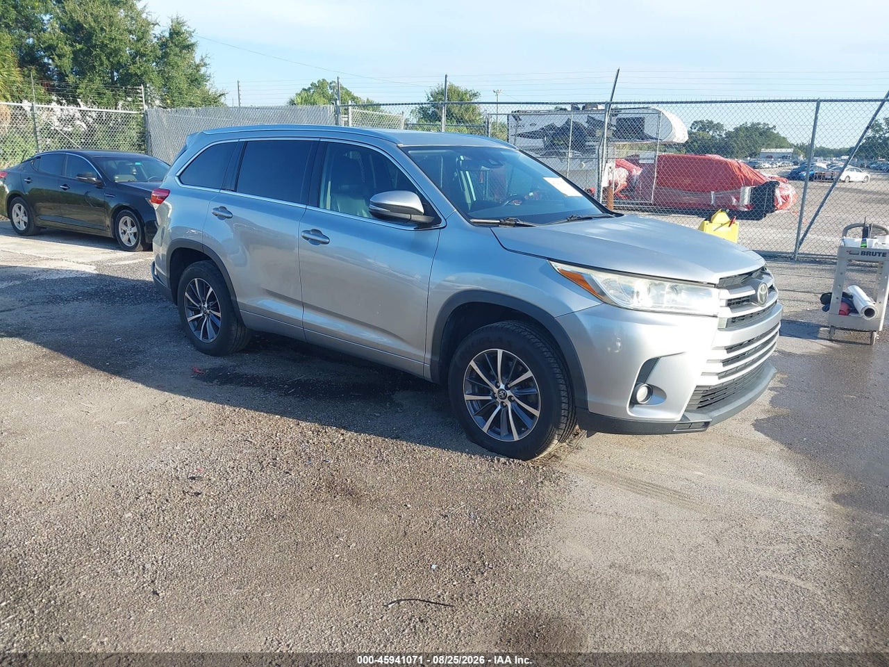 5TDKZRFH3JS****** · 2018 TOYOTA HIGHLANDER XLE