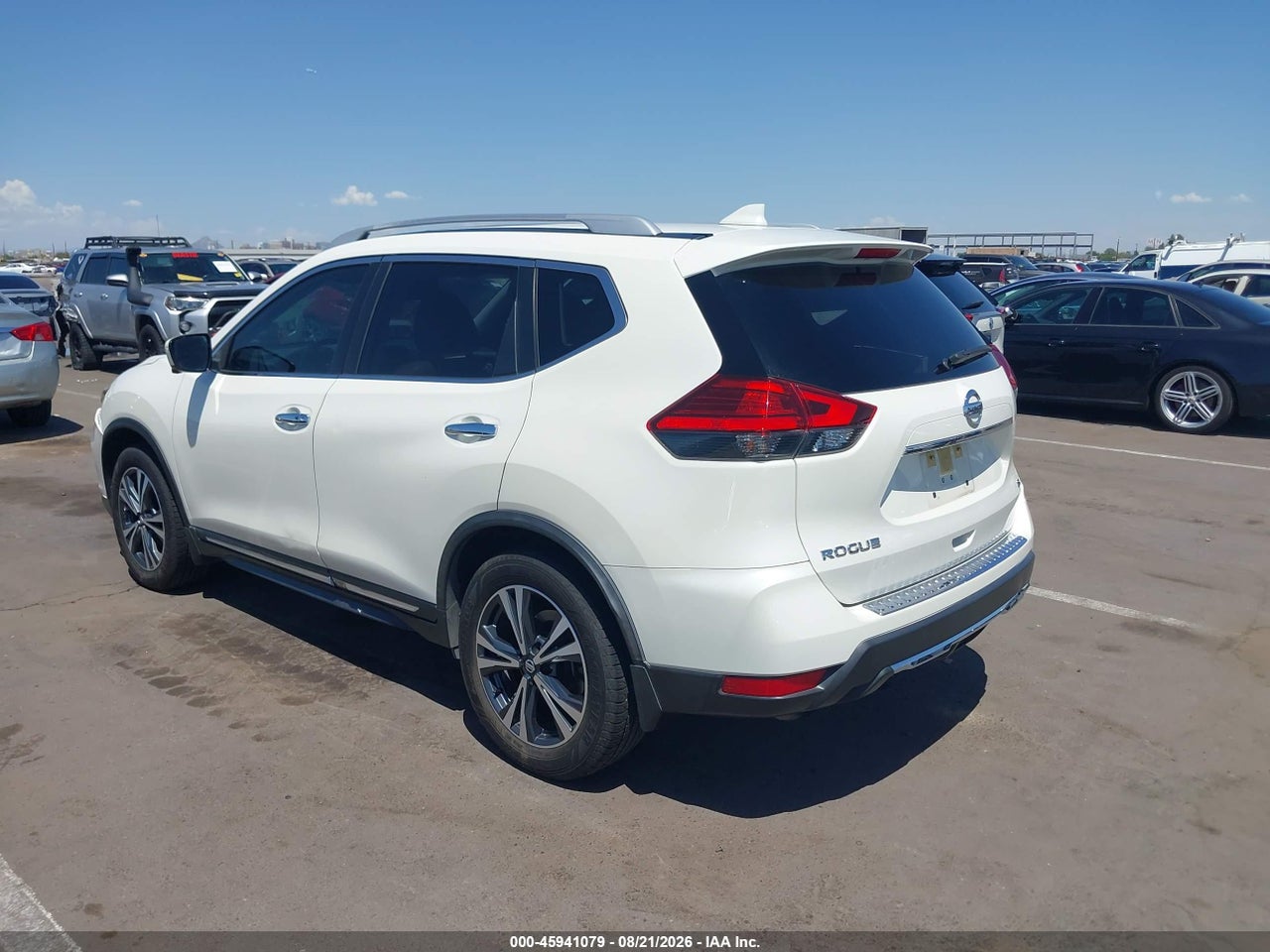 2017 NISSAN ROGUE SL · 3/11