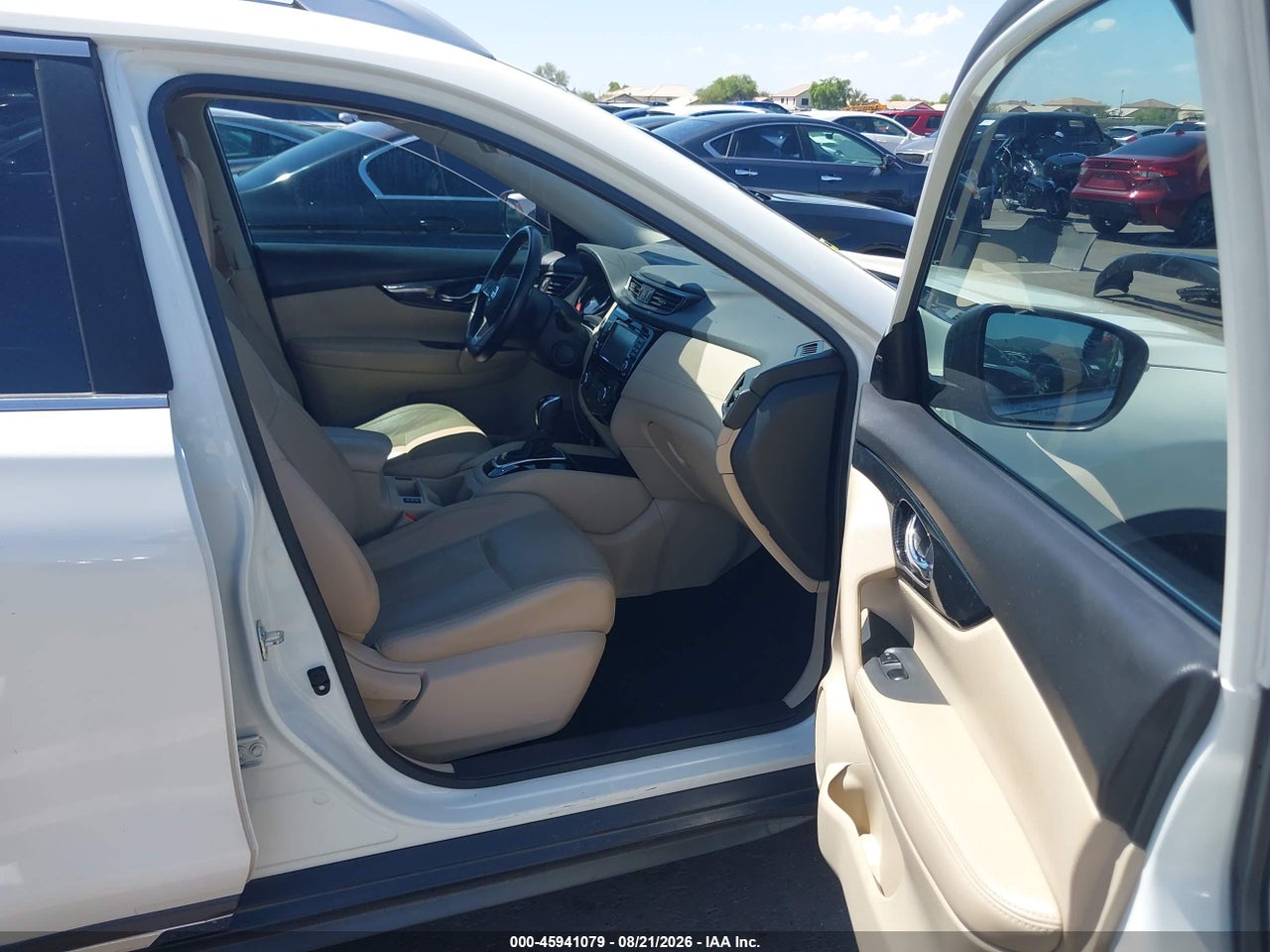 2017 NISSAN ROGUE SL · 5/11