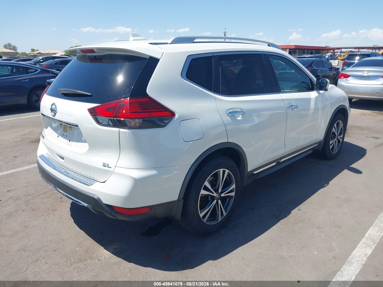2017 NISSAN ROGUE SL · 4/11