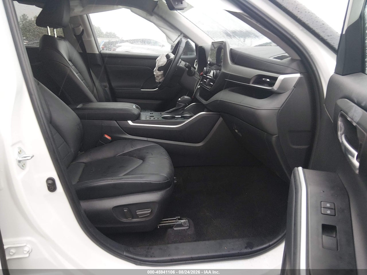 2024 TOYOTA HIGHLANDER XLE · 5/11