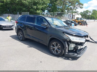 2018 TOYOTA HIGHLANDER LE