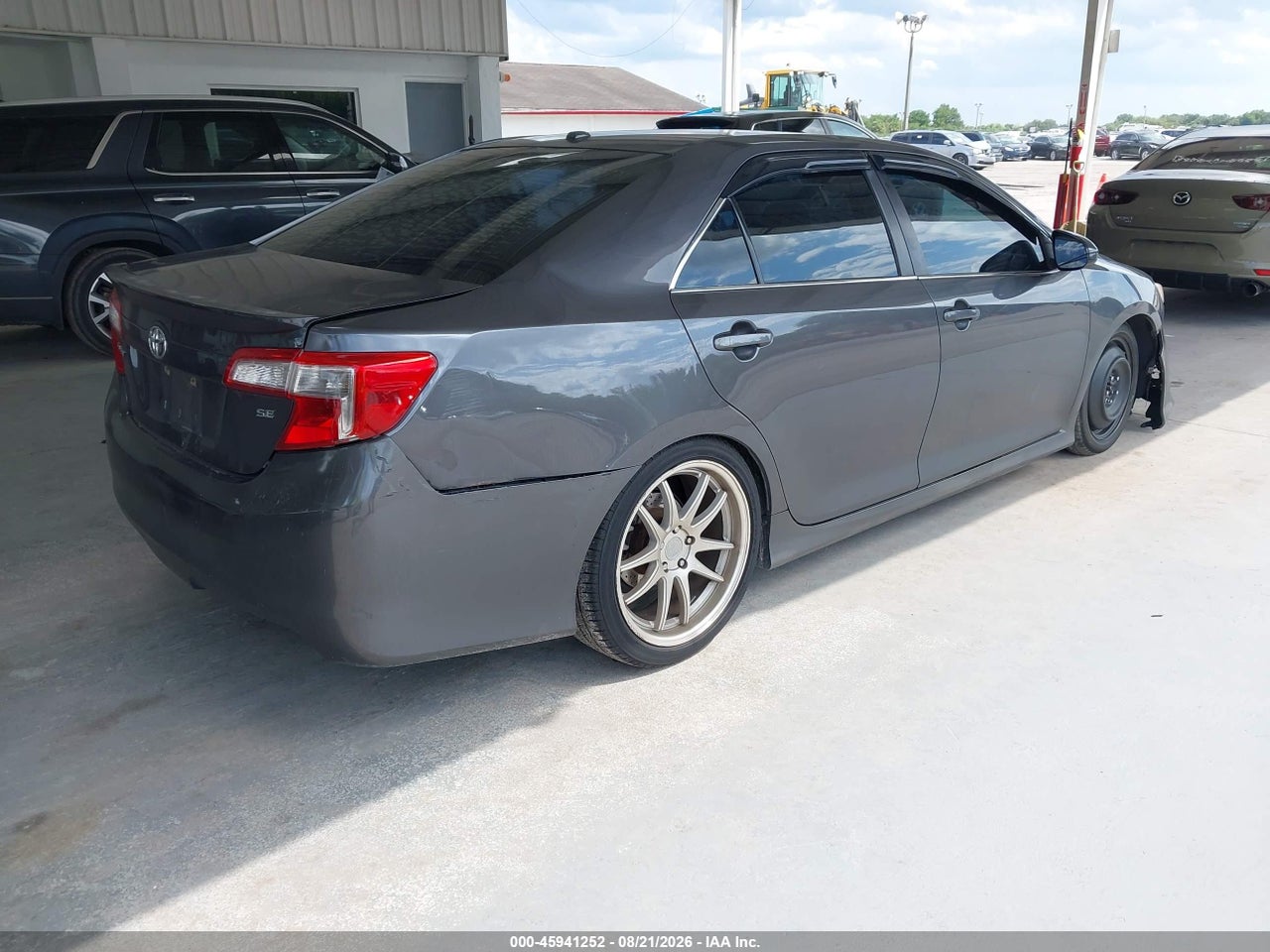 2012 TOYOTA CAMRY SE · 4/11