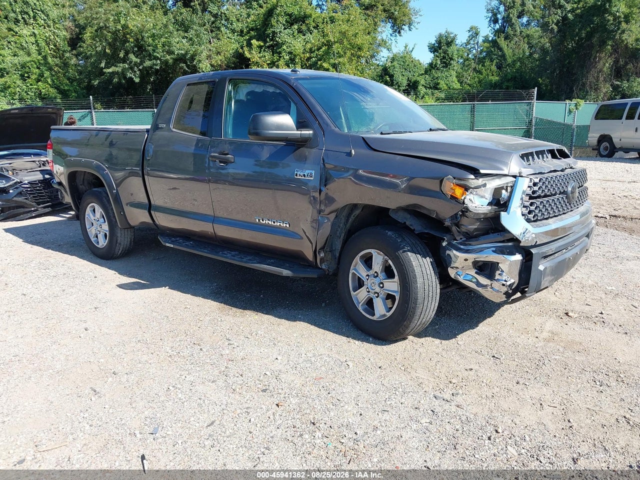 5TFUY5F10KX****** · 2019 TOYOTA TUNDRA SR5 5.7L V8
