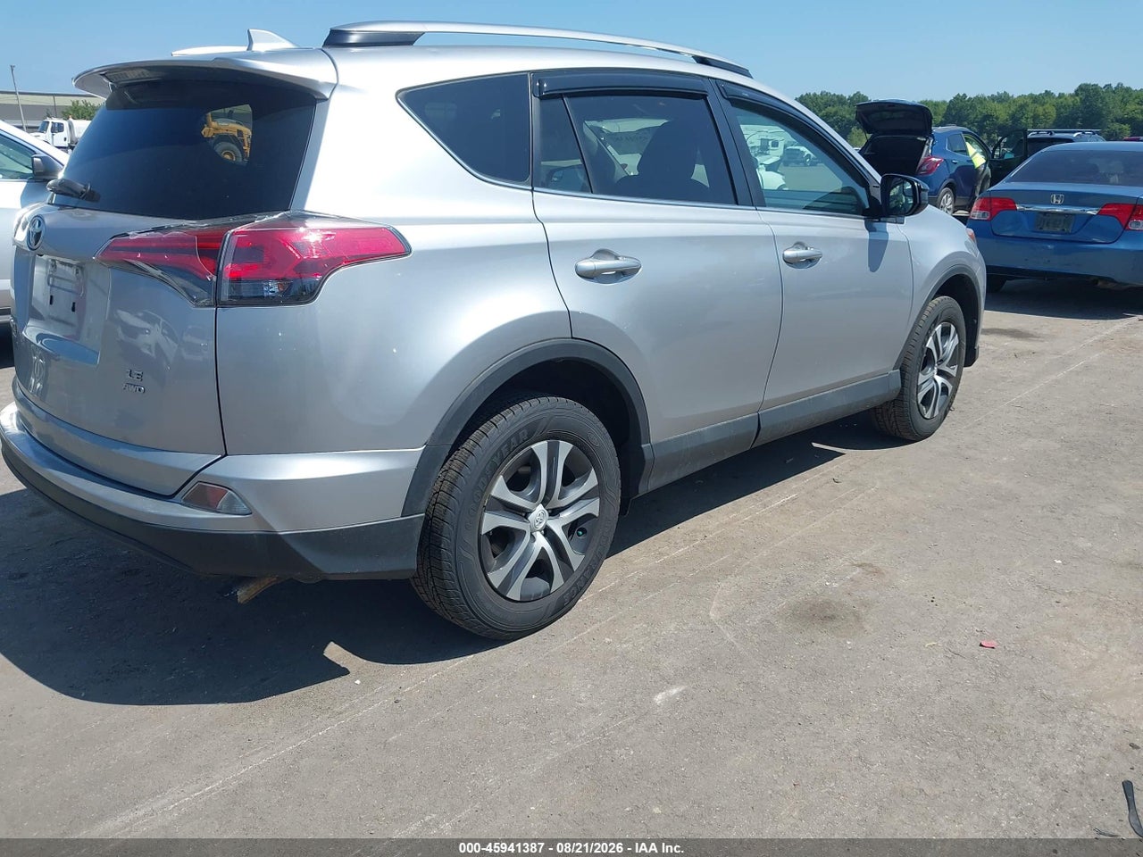 2017 TOYOTA RAV4 LE · 4/11
