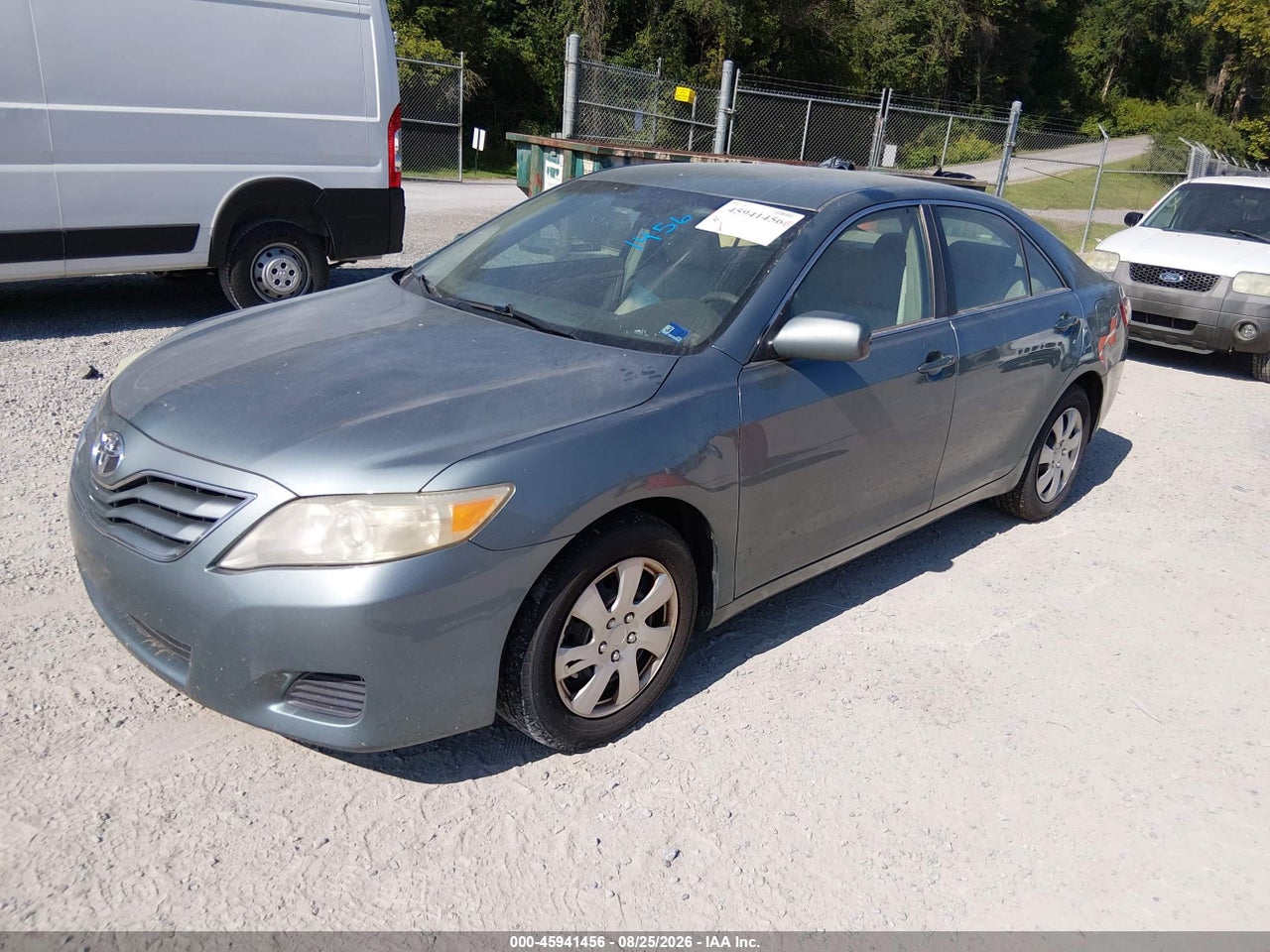 2010 TOYOTA CAMRY LE · 2/11