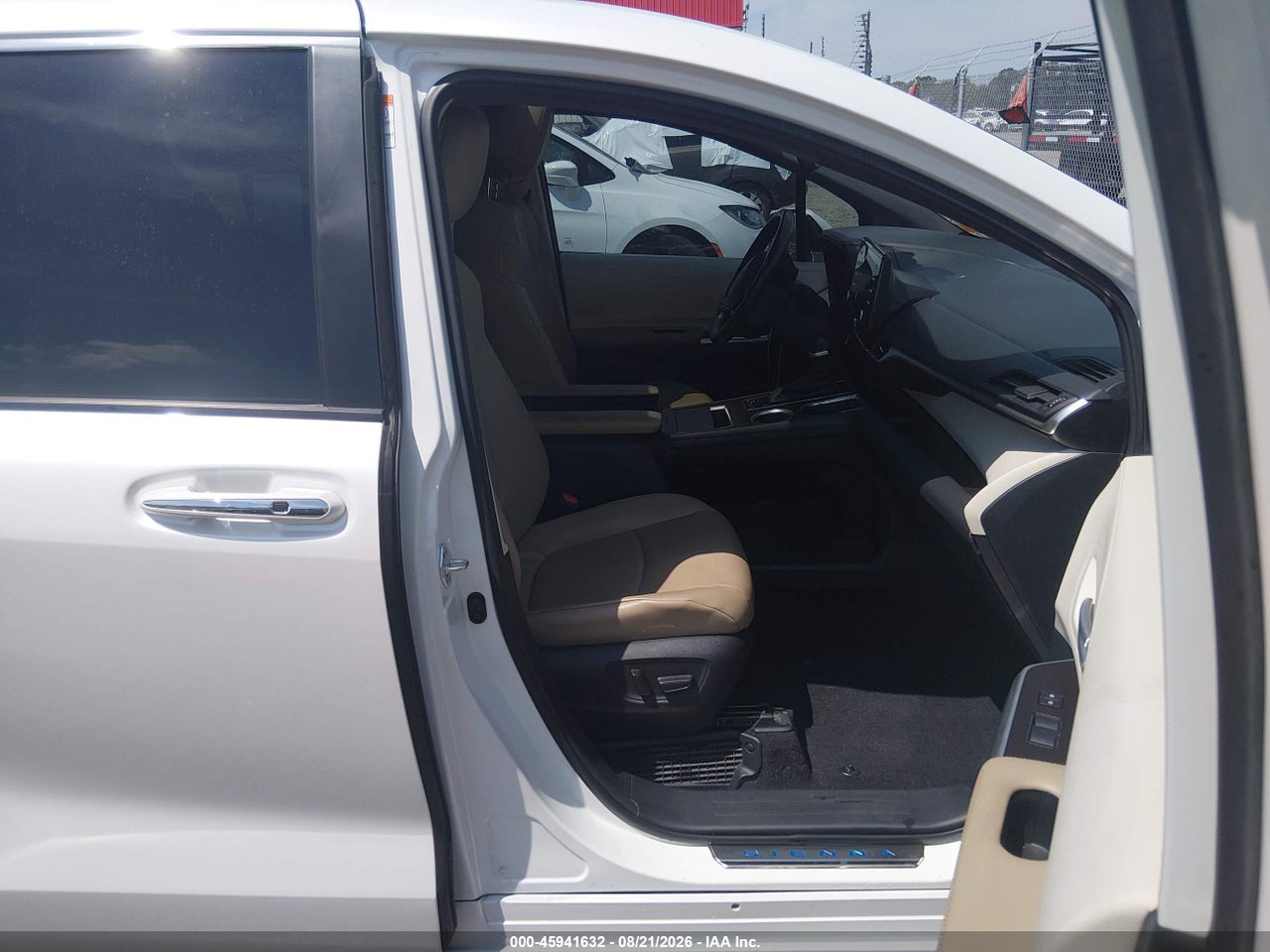 2022 TOYOTA SIENNA XLE · 5/11