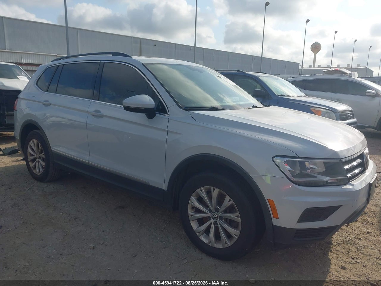 3VV3B7AX8JM****** · 2018 VOLKSWAGEN TIGUAN 2.0T SE/2.0T SEL
