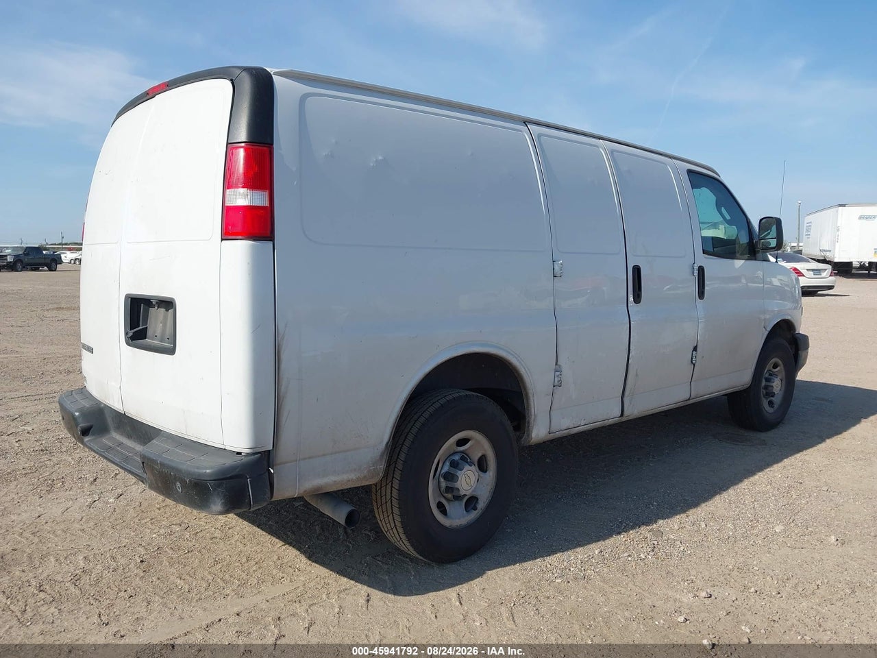 2022 CHEVROLET EXPRESS CARGO RWD 2500 REGULAR WHEELBASE WT · 4/11