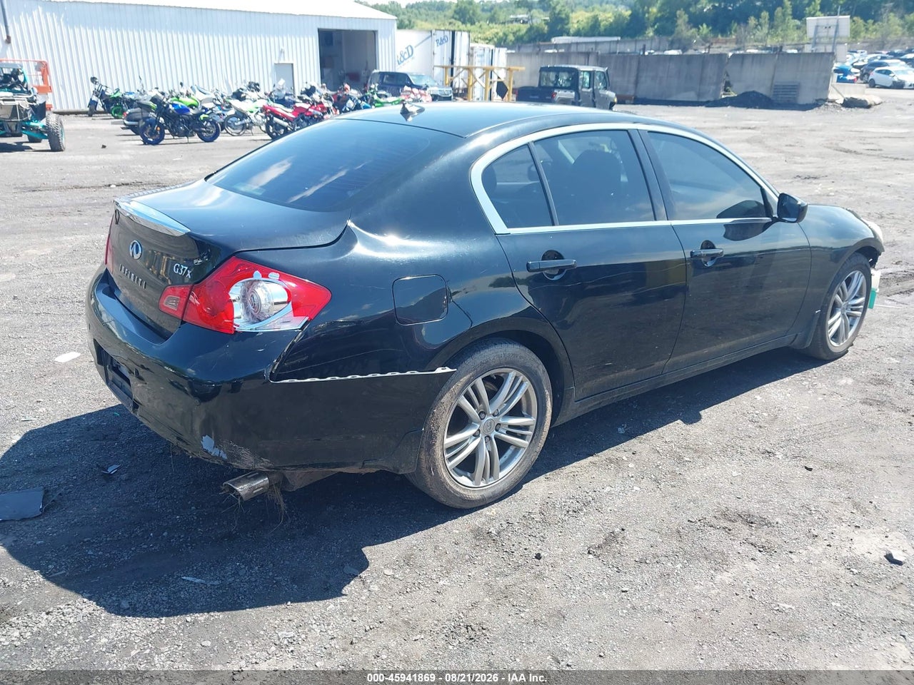 2011 INFINITI G37X · 4/11