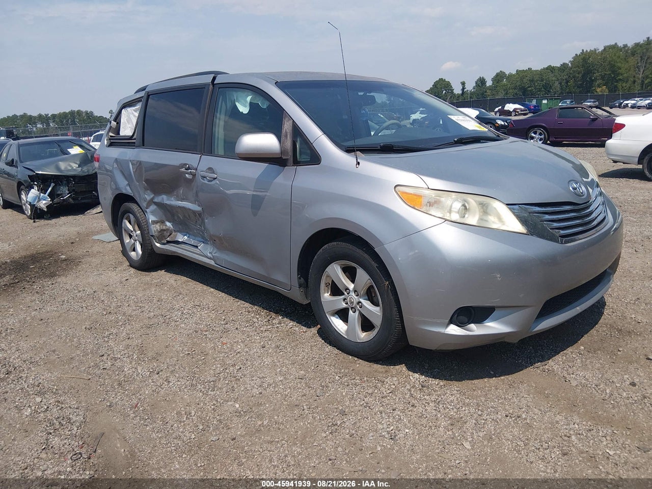 5TDKK3DC8CS****** · 2012 TOYOTA SIENNA LE V6 8 PASSENGER