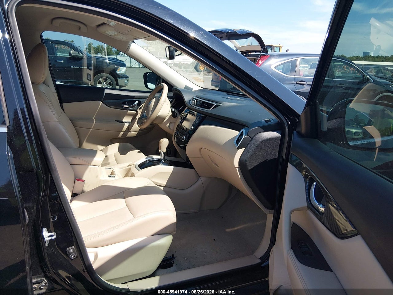 2015 NISSAN ROGUE SL · 5/11