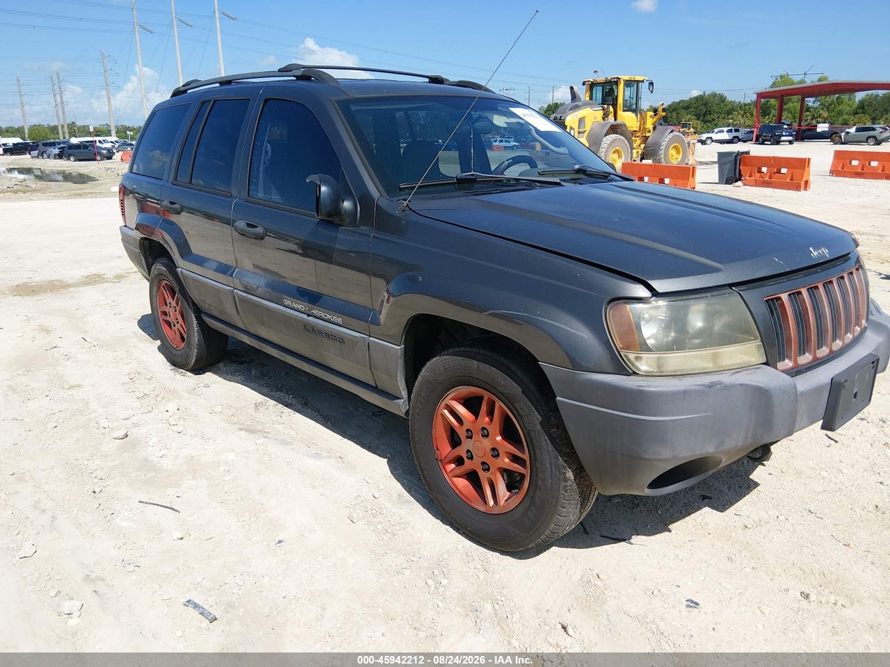 1J4GW48S44C****** · 2004 JEEP GRAND CHEROKEE LAREDO