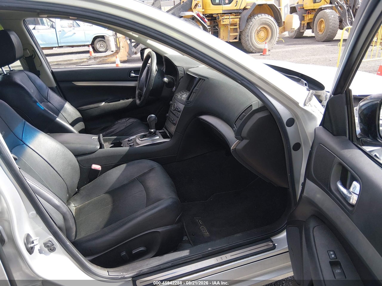 2011 INFINITI G37X · 5/11