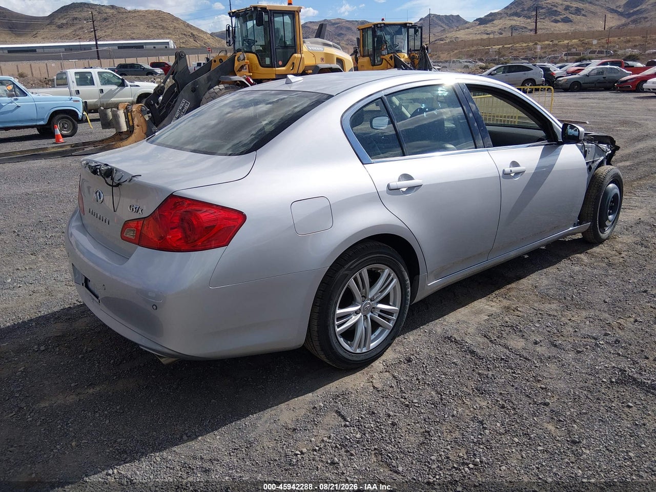 2011 INFINITI G37X · 4/11