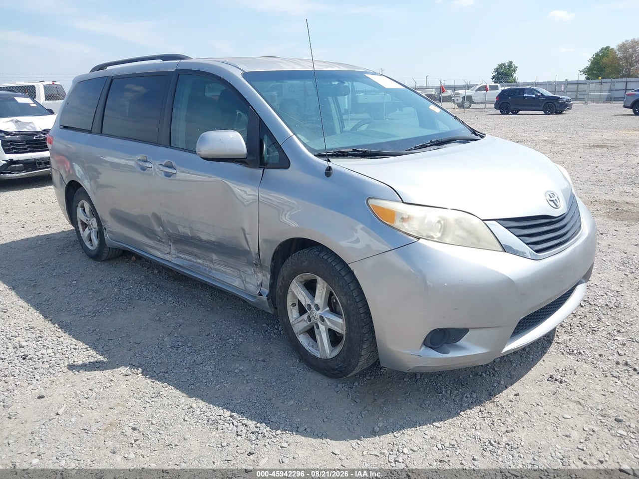 2011 TOYOTA SIENNA LE V6