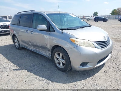 5TDKK3DCXBS****** · 2011 TOYOTA SIENNA LE V6
