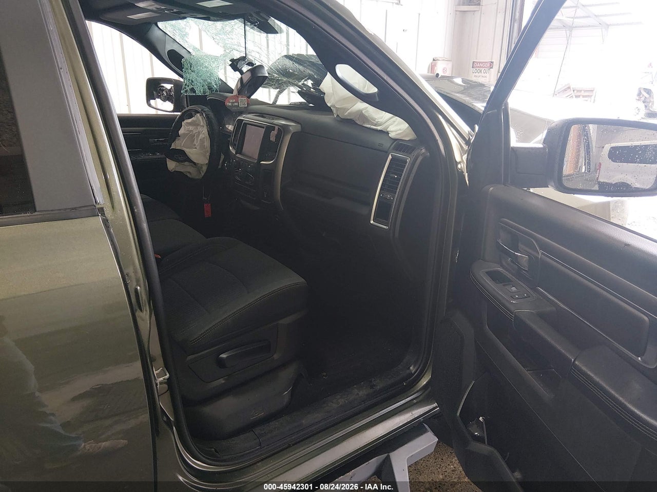 2021 RAM 1500 CLASSIC WARLOCK  4X4 6'4 BOX · 5/11
